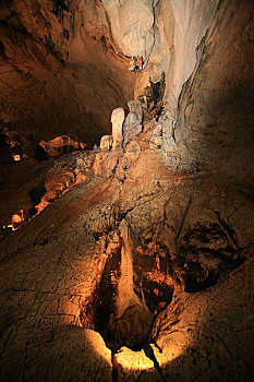 马来西亚穆鲁山国家公园马来西亚沙捞越州沙捞越洞穴,是已知世界上最大的洞穴