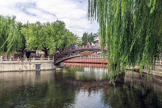 济南市护城河上的白石桥