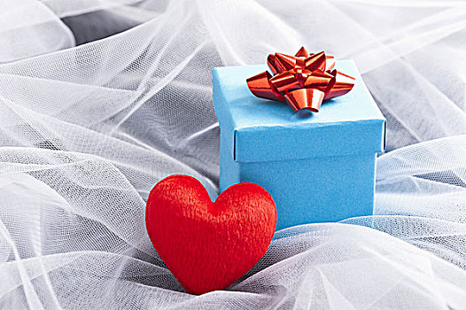 蓝色,礼盒,红色,蝴蝶结,婚纱