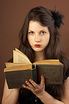 女人,年轻,深色头发,书本,老,读