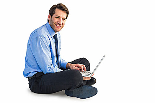 微笑,商务人士,坐在地板上,工作,笔记本电脑