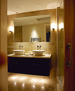 现代,砖瓦,浴室,一对,水槽,大,镜子,照亮,聚光灯