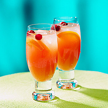 两个,玻璃杯,果味,鸡尾酒,蔓越橘,橙子片