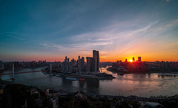 重庆来福士日落夜景摄影图