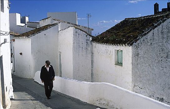 男人,走,街道,刷白,城镇,卡塞雷斯,省,安达卢西亚,西班牙