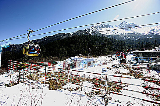 四川甘孜州泸定磨西镇海螺沟冰川公园高山观光揽车