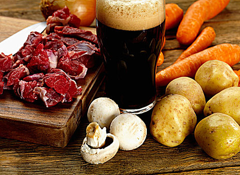 成分,羊羔肉,黑啤酒,蘑菇,土豆,胡萝卜,洋葱
