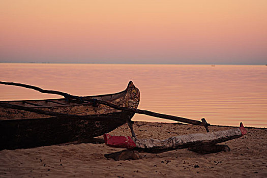 madagascar,tulear,ifaty,pink,sunrise,with,wooden,dug-out