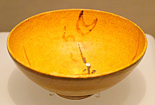 元,黄釉彩绘碗