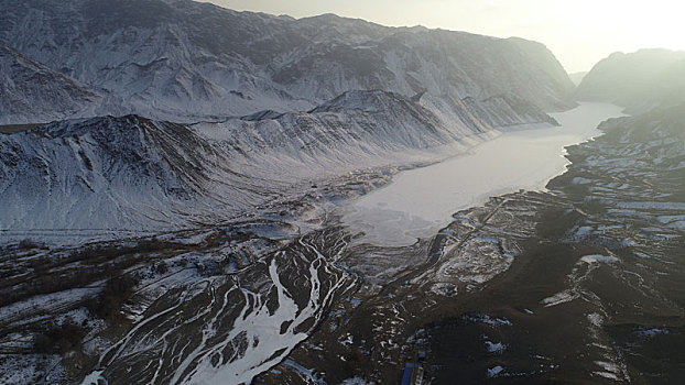 大地艺术照,东天山石城子水库