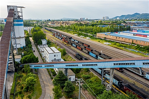 航拍河南平顶山中平煤电配煤中心及铁路站场,燃煤火电厂动力煤快速输煤系统,地下输煤通道,管道运输