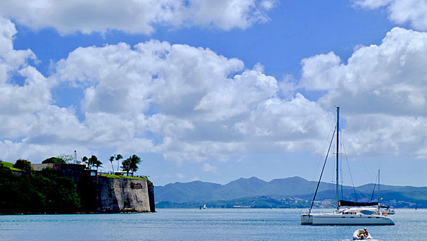 加勒比马提尼克海边帆船