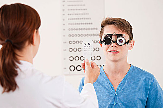 青少年,男孩,视野,测验,眼科医生