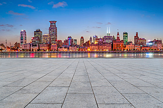 地砖地面和上海摩天大楼天际线