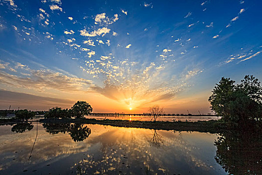 落日,晚霞,湖水,倒影,水面