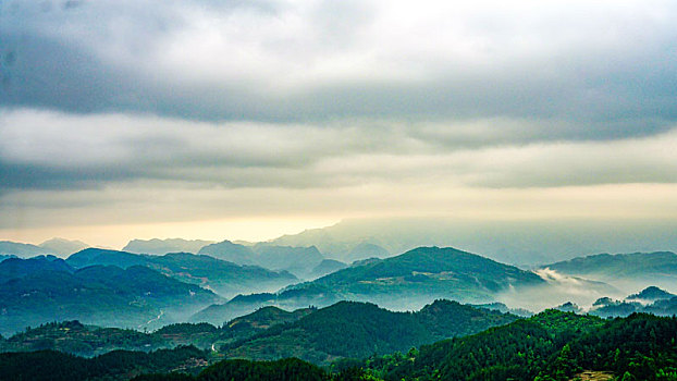 重庆酉阳,暴雨欲来景独秀