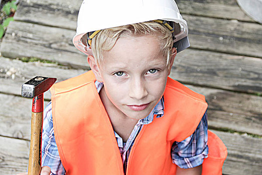 男孩,衣服,建筑工人,安全帽,安全背心,锤子
