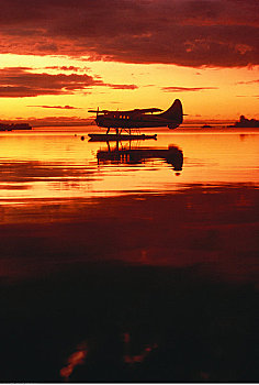 水上飞机,水上,日落,萨斯喀彻温,加拿大