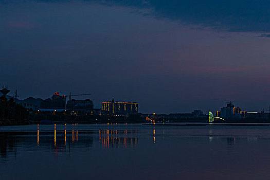 东江庭院