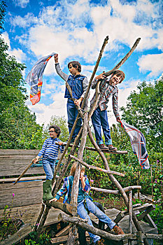 四个男孩,攀登,自制,爬架,花园