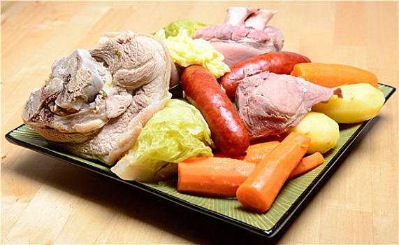 砂锅炖菜,肉,蔬菜,盘子