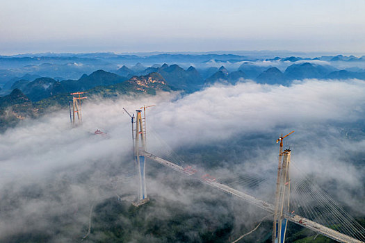 云海之上的天桥-平塘特大桥