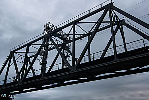 火车钢架桥