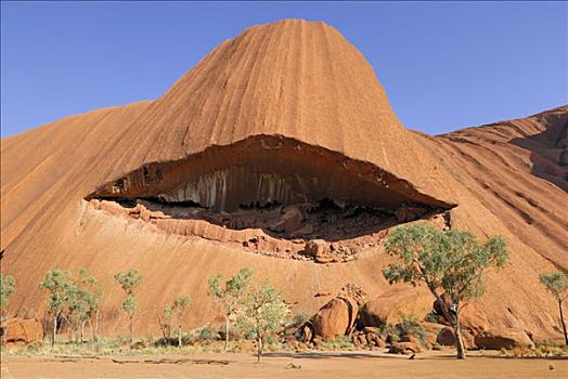 乌卢鲁巨石,艾尔斯巨石,洞穴,卡塔曲塔国家公园,北领地州,澳大利亚