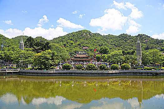 远观南普陀寺