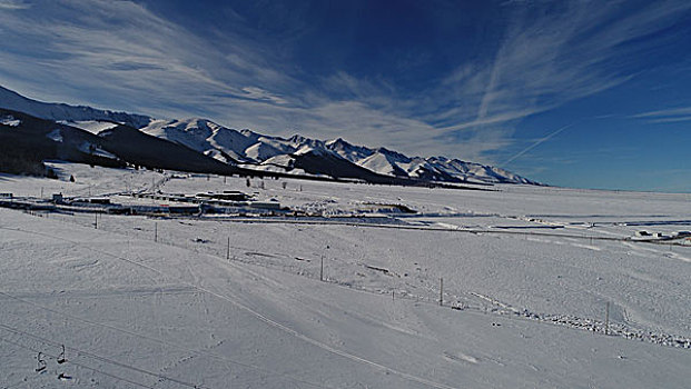 天山山麓雪后美景