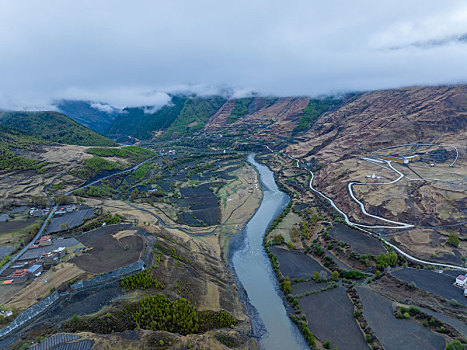 航拍四川甘孜甲根坝乡