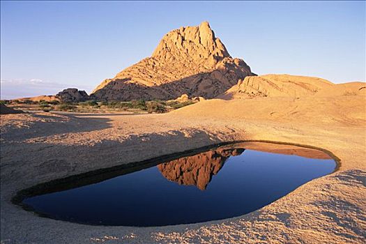 花冈岩,岩层,瞬息,水池,雨,纳米布沙漠,纳米比亚