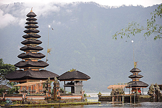 印度尼西亚,巴厘岛,寺庙,普拉布拉坦寺,边缘,布拉坦湖,梅鲁,屋顶,女神,水