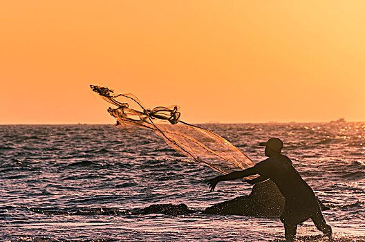 渔民,渔网,逆光,日落,海滩,湾,孟加拉,伊洛瓦底江,缅甸,亚洲
