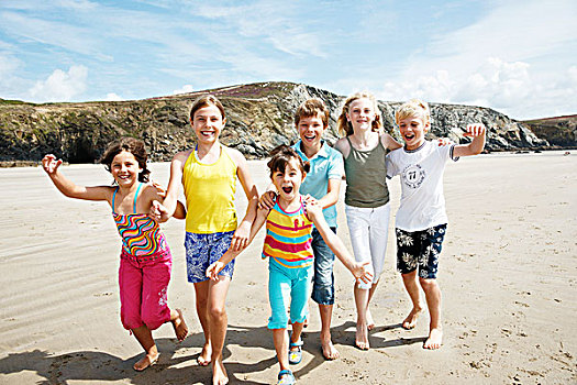 两个,男孩,四个,女孩,海滩,笑,布列塔尼,法国,欧洲