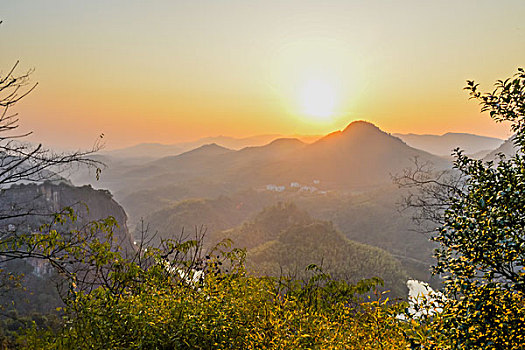 山,丹霞,太阳,蓝天,大气,山脉,驴友,河流,地质公园,丹霞地貌,灌木,树,草,水潭,素材,平面设计