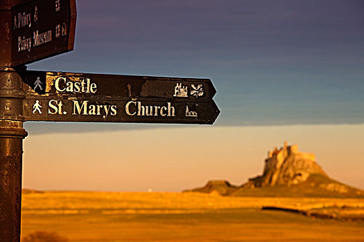 标志牌,指向,城堡,教堂,神圣,岛屿,林第斯法恩岛,诺森伯兰郡,英格兰
