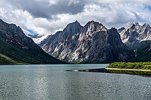 山脉与湖泊