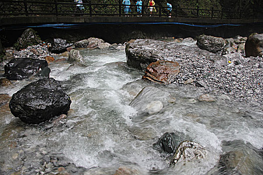 峨眉山溪流河流流水