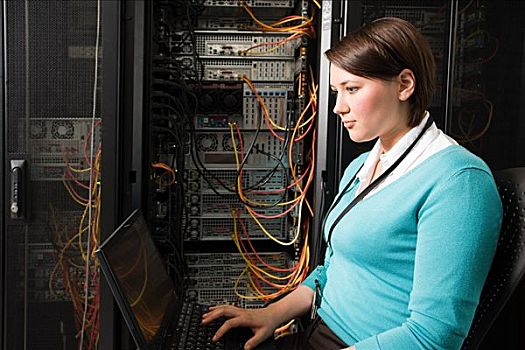 女性,电脑技工