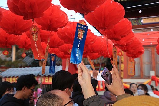 山东省日照市,元宵节里逛古镇猜灯谜,尽情感受中国传统文化魅力