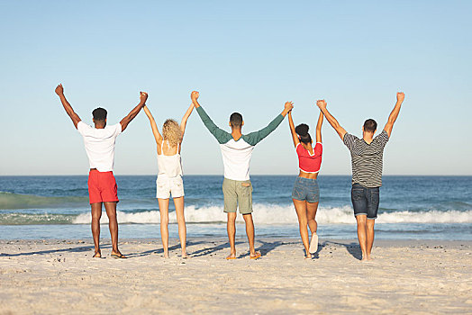 群体,朋友,站立,一起,抬手,海滩