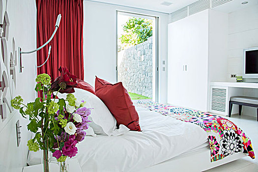 红色,花纹图案,白色,卧室