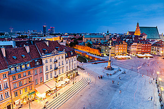 波兰老城区的夜景