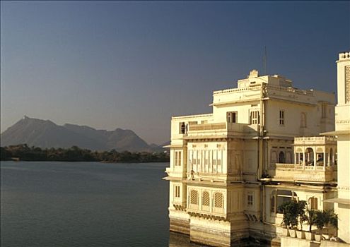 印度,拉贾斯坦邦,乌代浦尔,湖上皇宫,白色,宫殿,水
