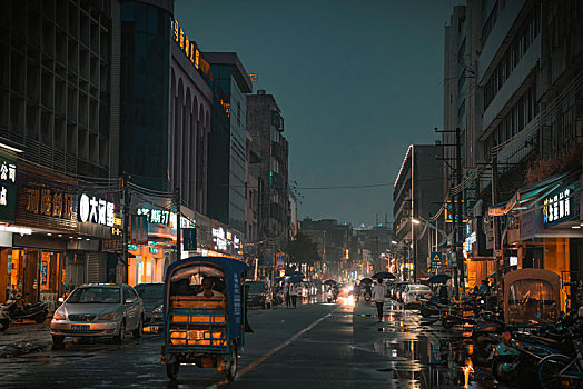 雨后街道