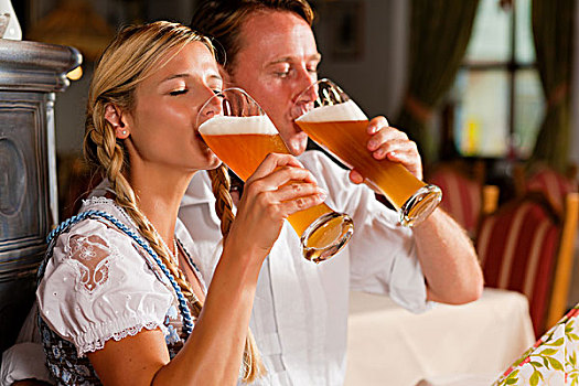 情侣,巴伐利亚,喝,小麦啤酒,特色,酒吧