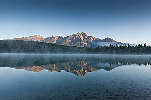 反射,湖,碧玉国家公园,艾伯塔省,加拿大