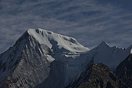 蓝天白云雪山高原