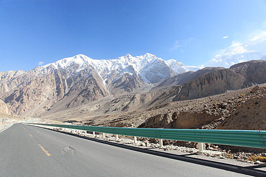 新疆中巴公路